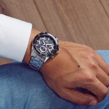 Ρολόι Casio Edifice EFR-552D-1AVUEF χρονογράφος με ασημί ατσάλινο μπρασελέ και μαύρο καντράν.